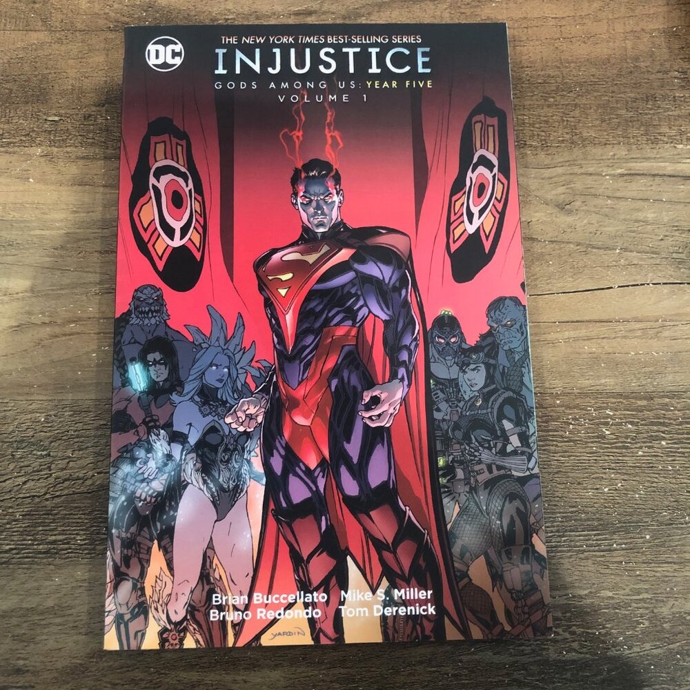 Injustice: Gods Among Us: Year Five Vol 1 - Paperback - VERY GOOD